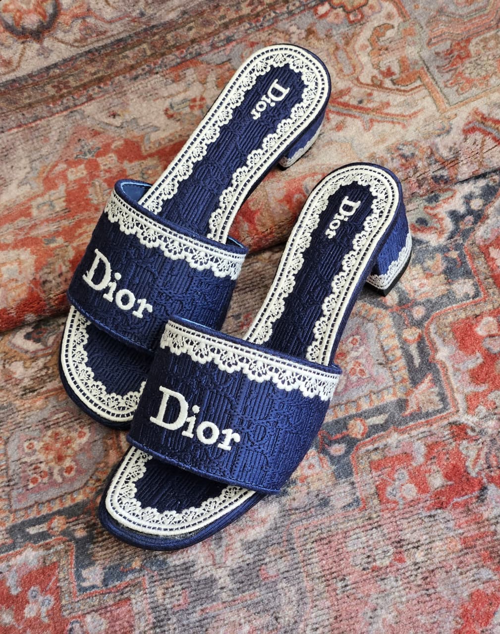 DIOR