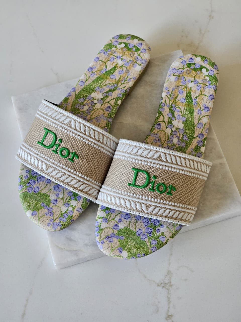 DIOR