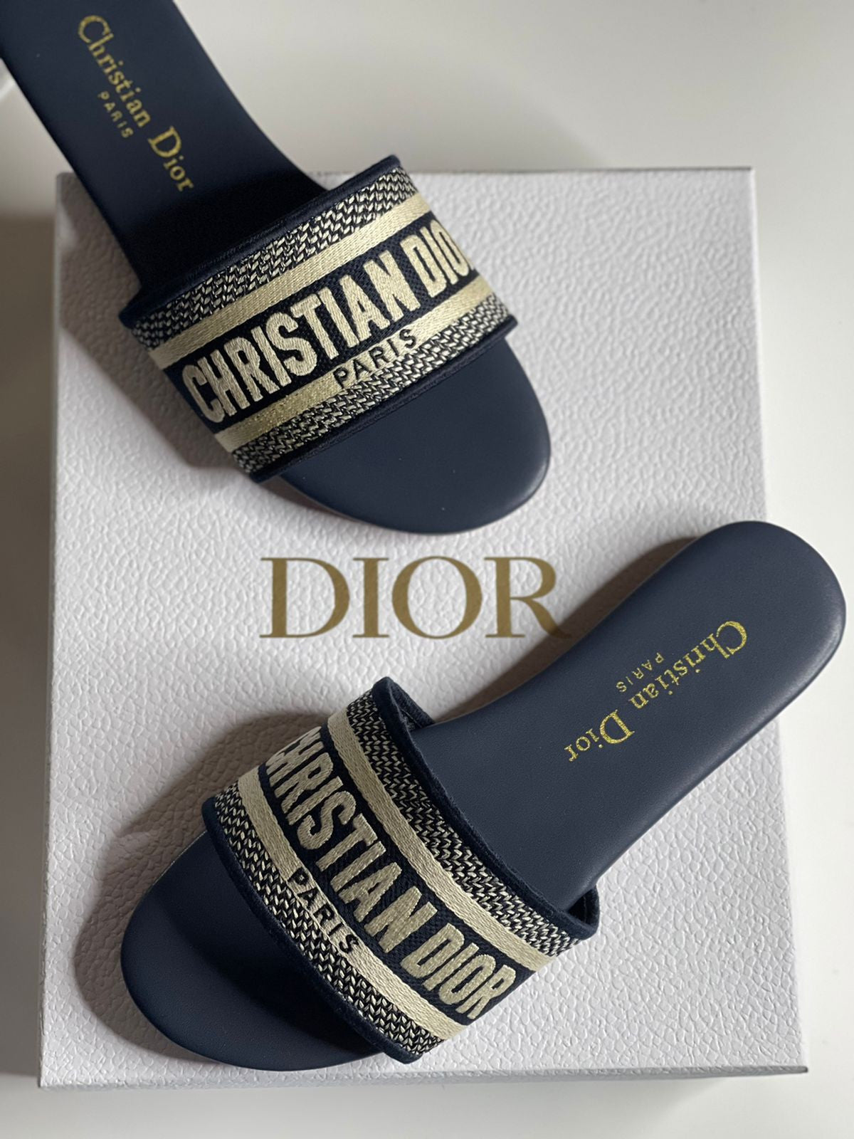 DIOR