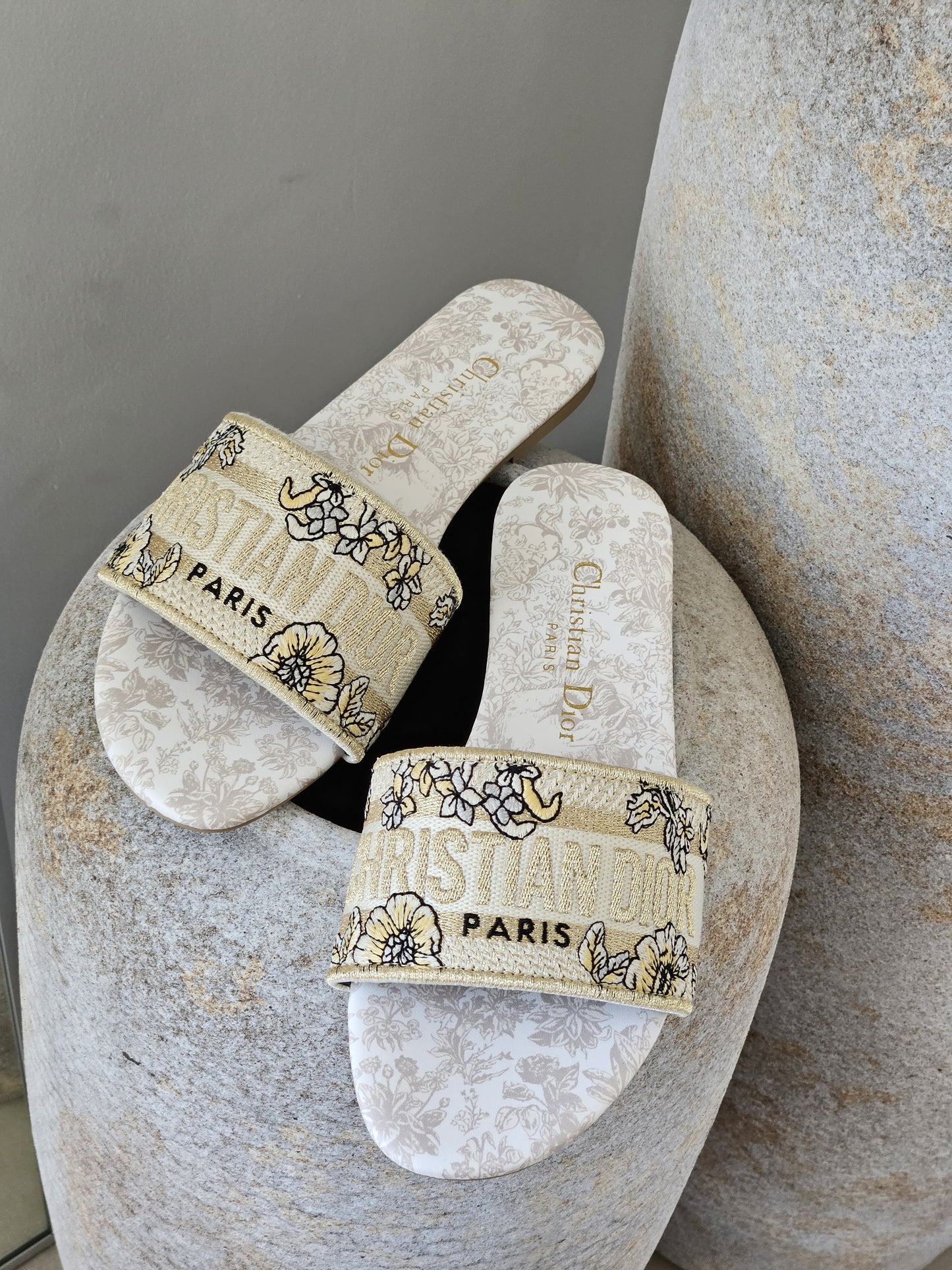 DIOR