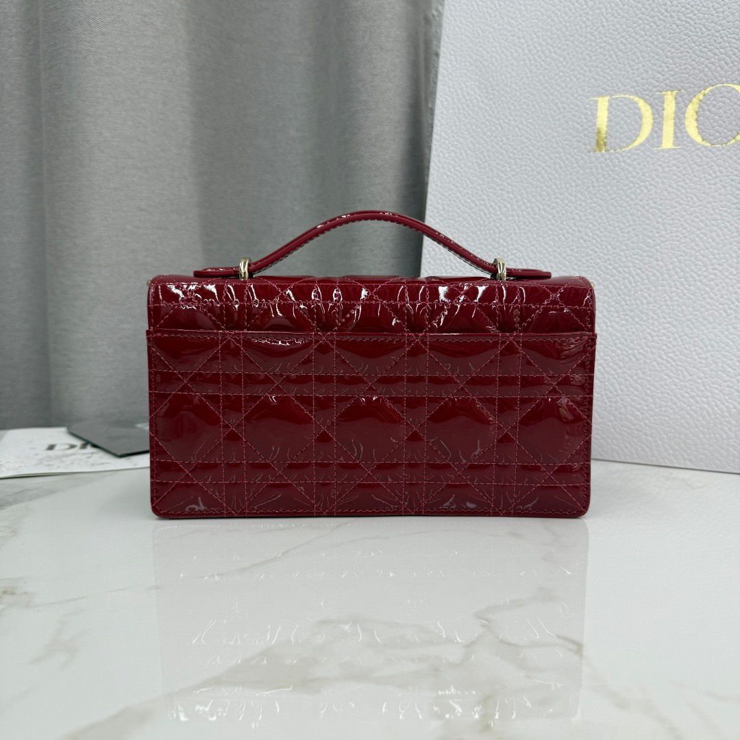 DIOR
