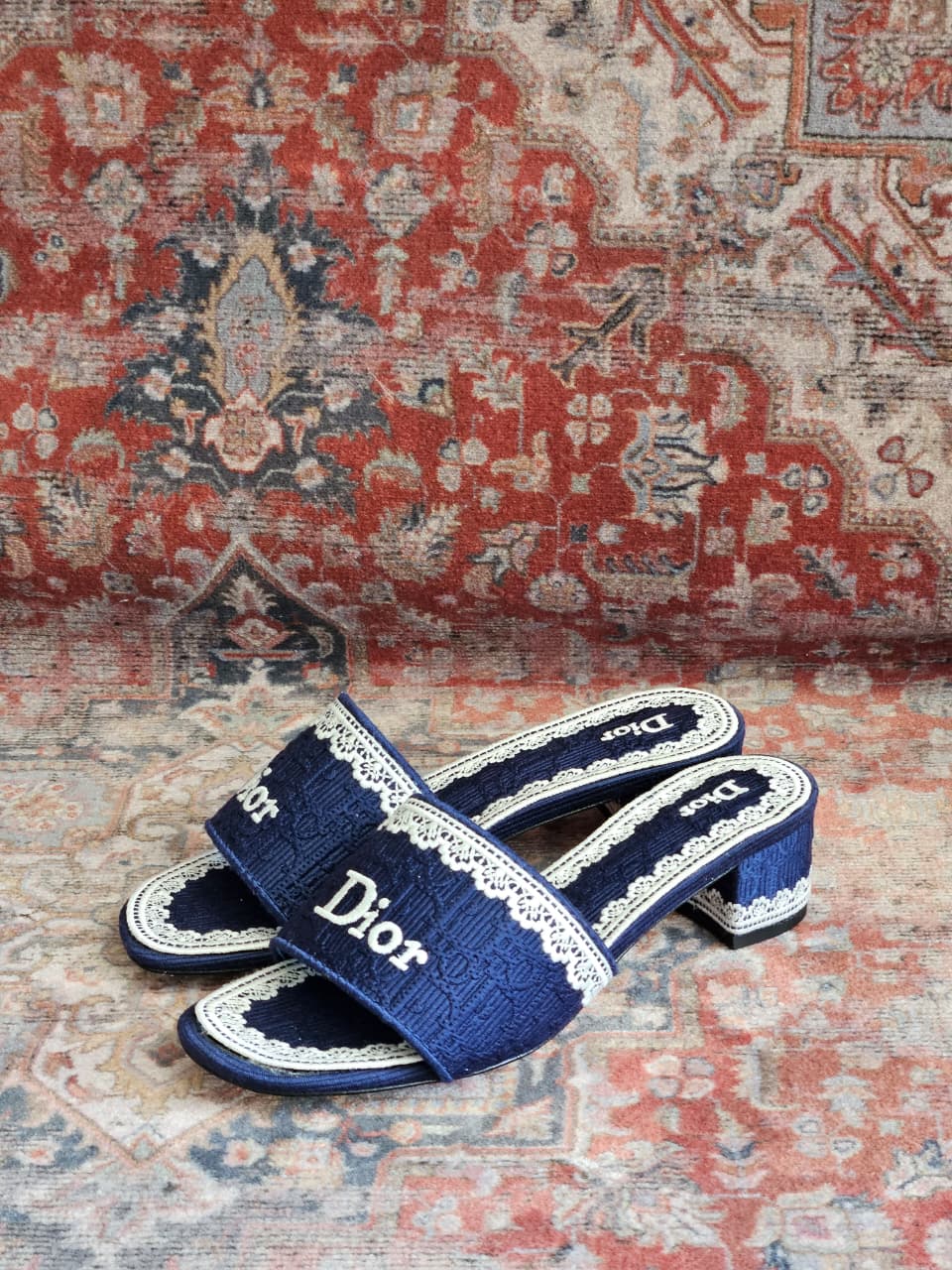 DIOR