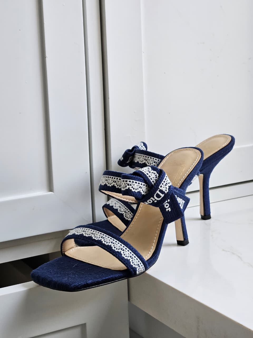 DIOR