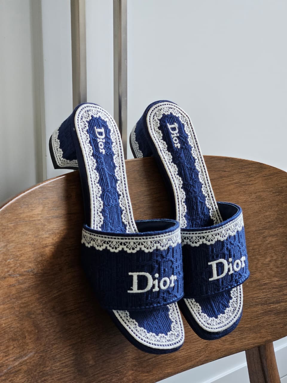 DIOR