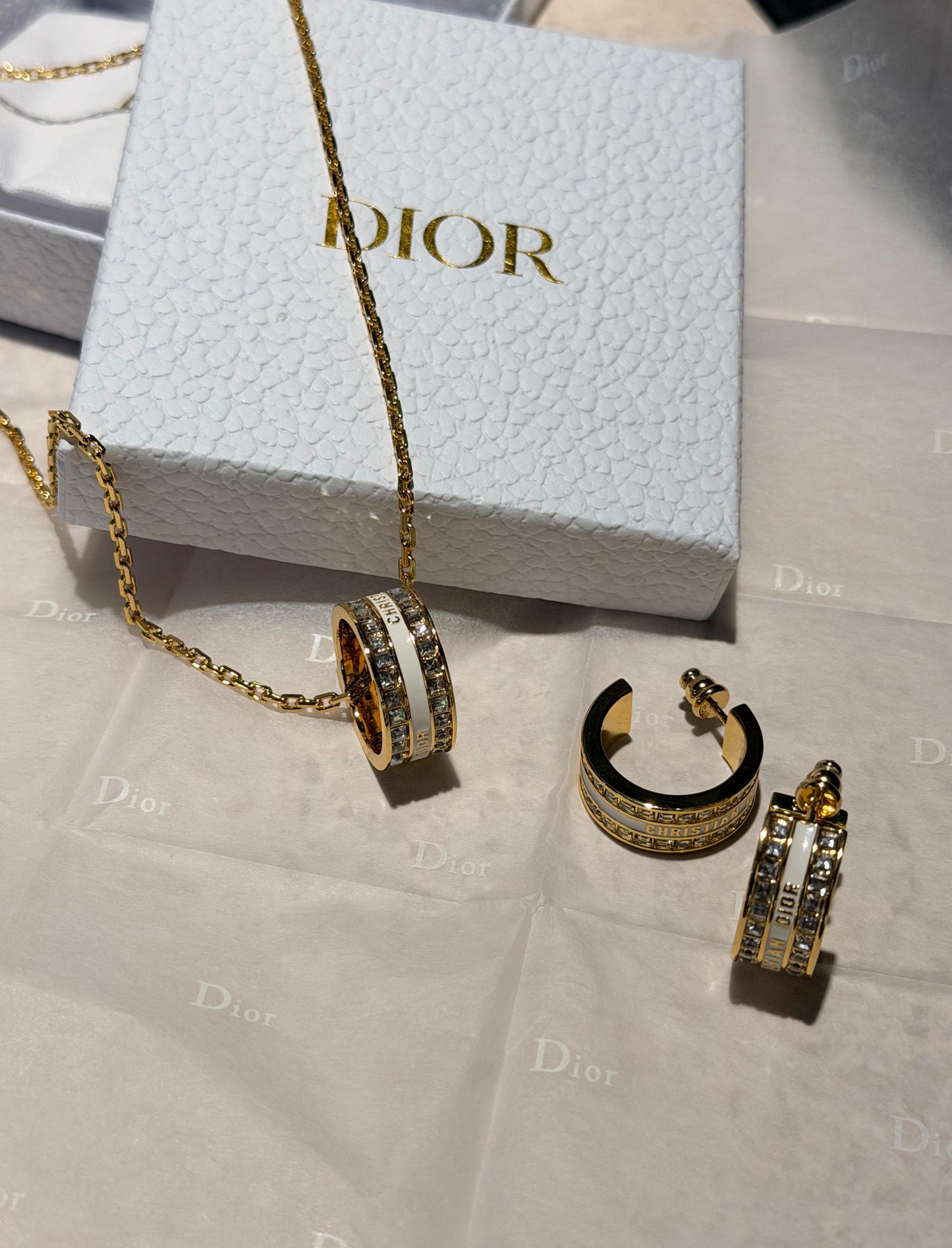 DIOR
