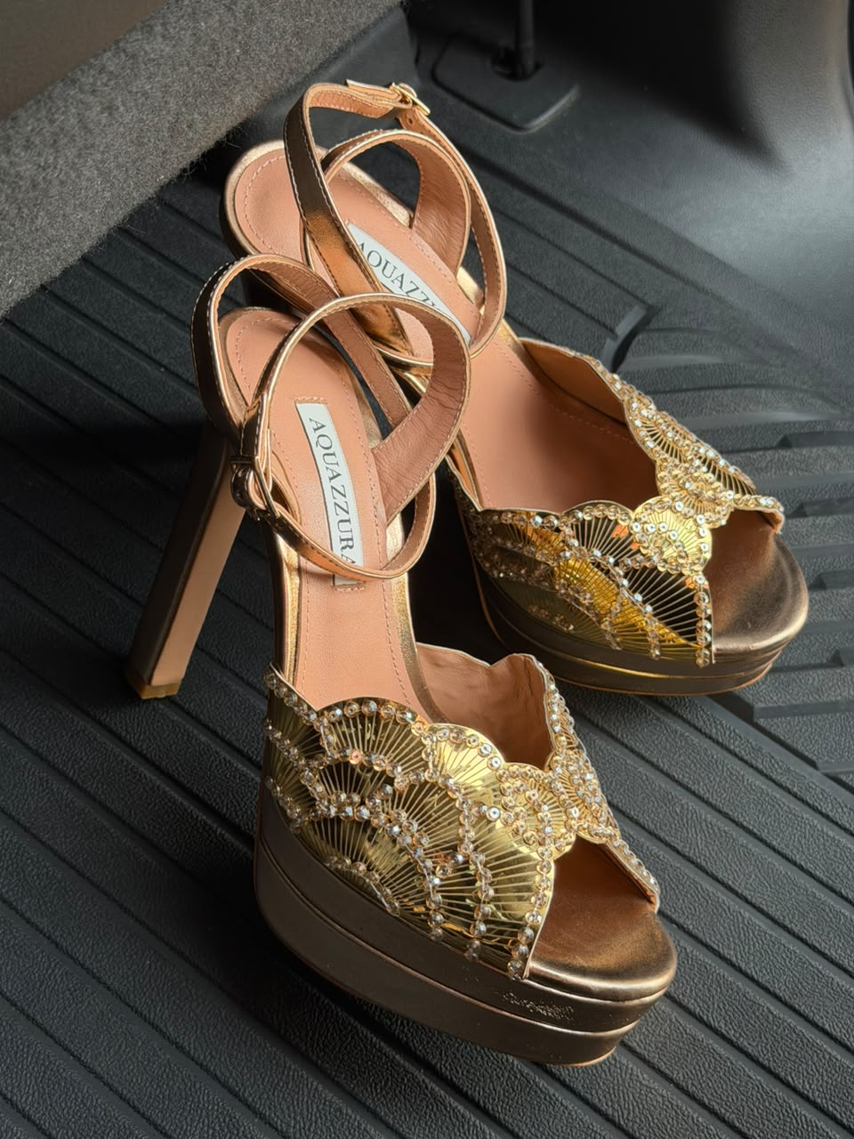 AQUAZZURA