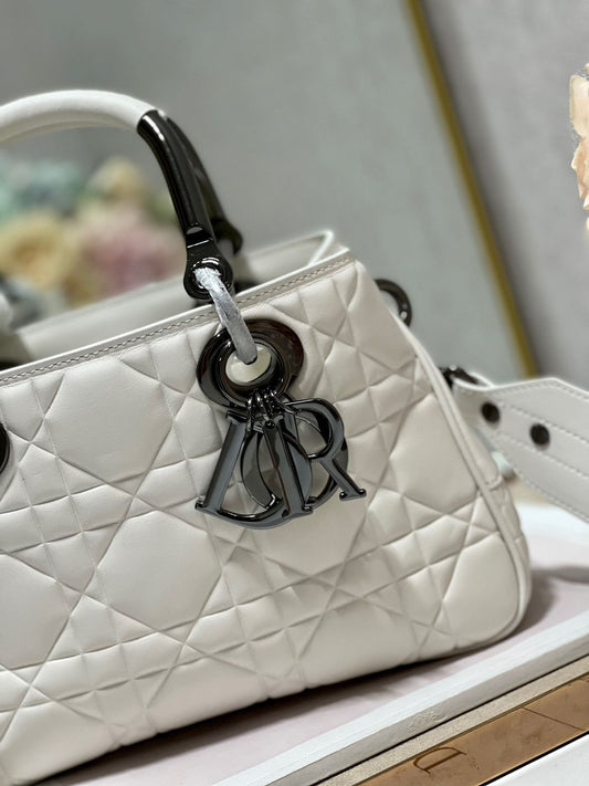 DIOR (Black Handel)