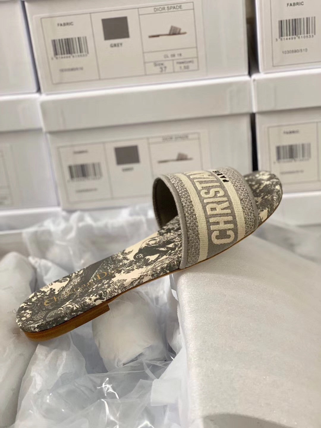 DIOR