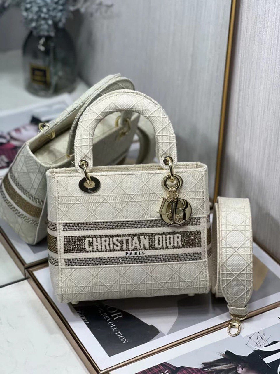 DIOR