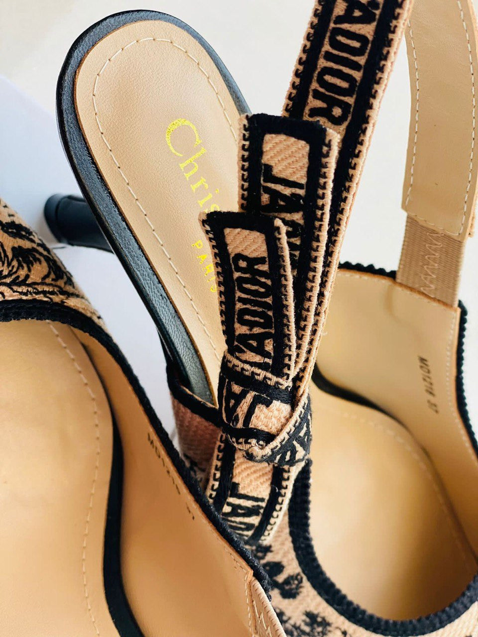 DIOR