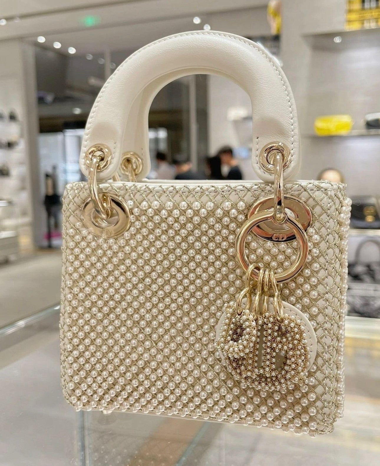 DIOR