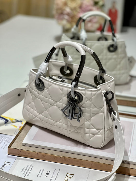 DIOR (Black Handel)