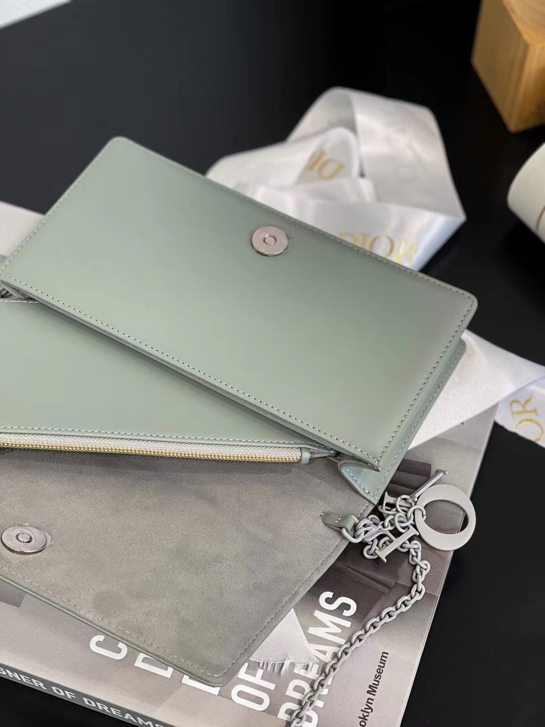 DIOR