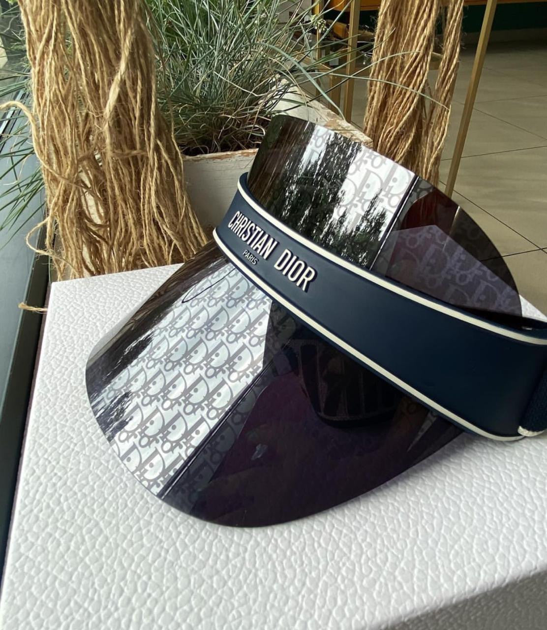DIOR