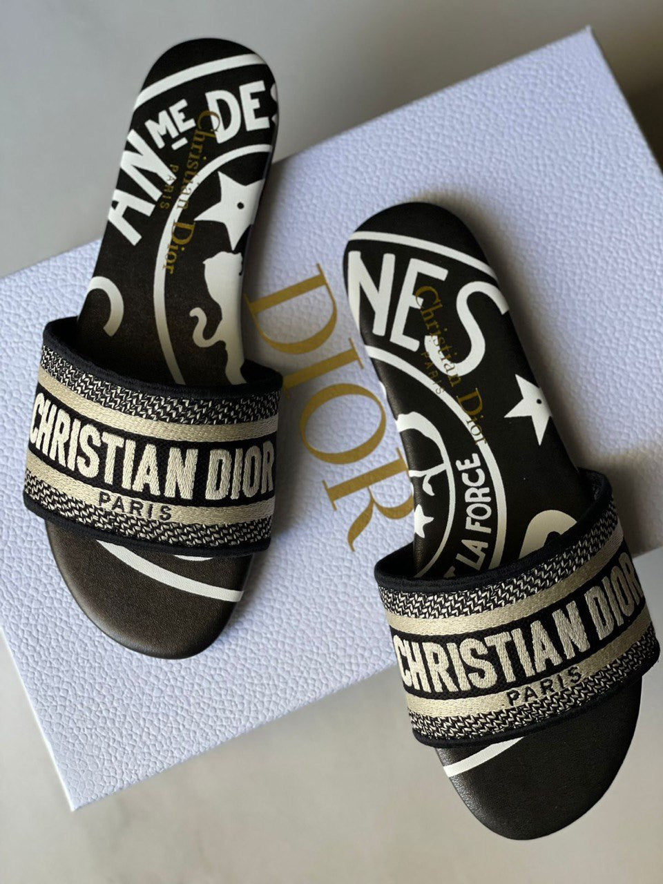 DIOR
